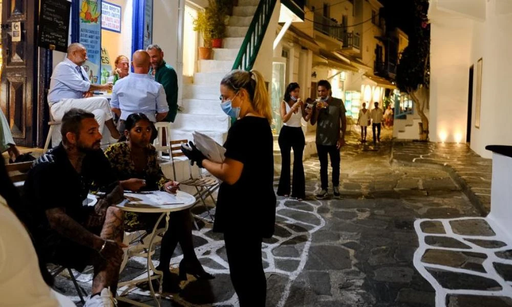 Φορολογικοί έλεγχοι σε καφέ μπαρ κι εστιατόρια σε Μύκονο και Χαλκιδική